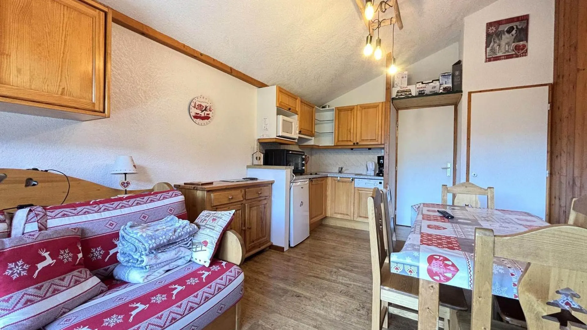 アパート Appartement Au Pied Des Pistes Avec Balcon, Animaux Acceptes - Fr-1-505-84 ノートル・ダム・ド・ベルコンブ